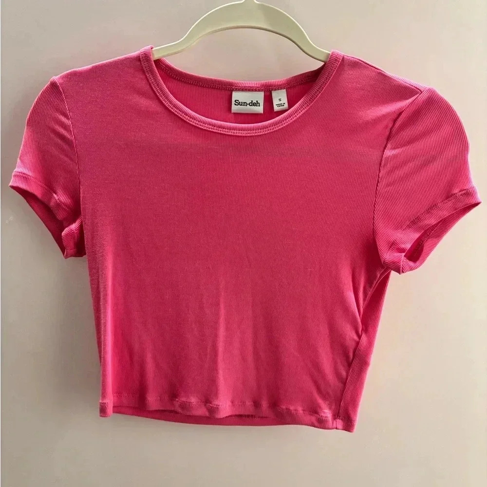 Aritzia Vibrant Pink Crop Top